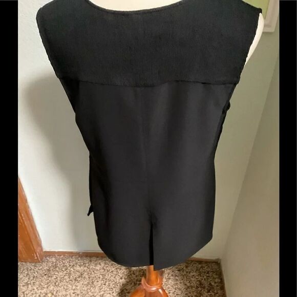 NWTāZOZOāBlackāSleevelessĀ V-NeckāTopāSizeāLargeā#85 - Picture 3 of 3
